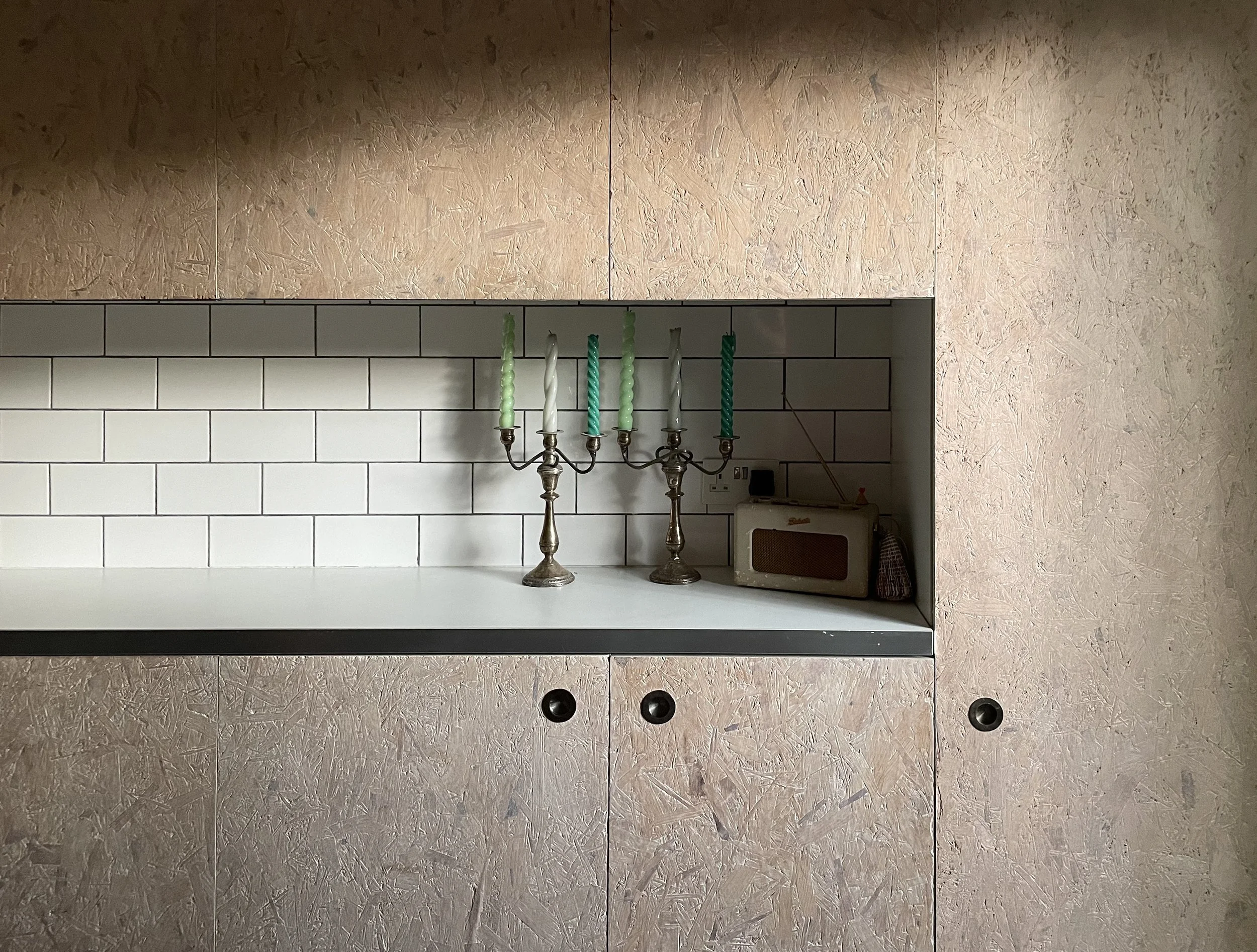  Orientated Strand Board (OSB) repurposed from construction, waxed and edged to form a natural and varied kitchen finish. 