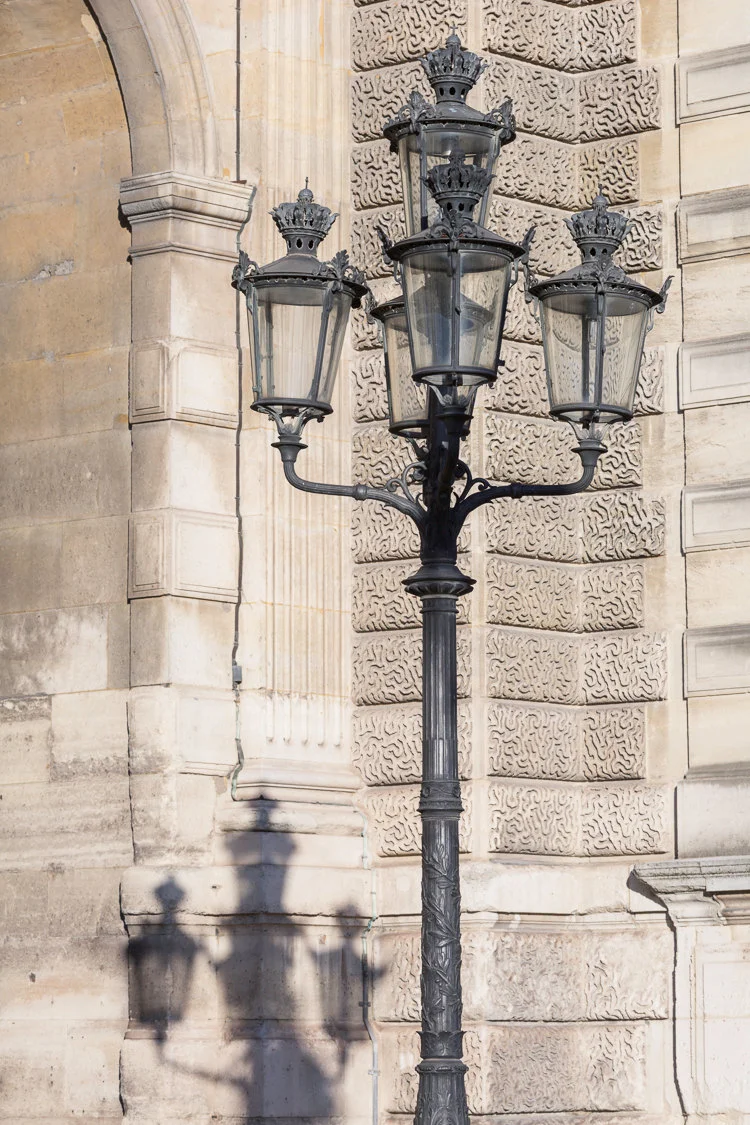 Paris pictures, Louvre street light and shadow