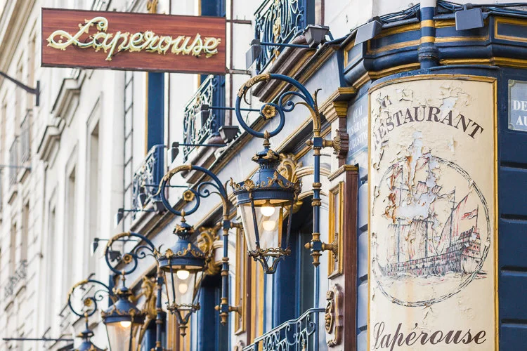 Paris pictures, La Perouse restaurant sign and lights, (horizontal)