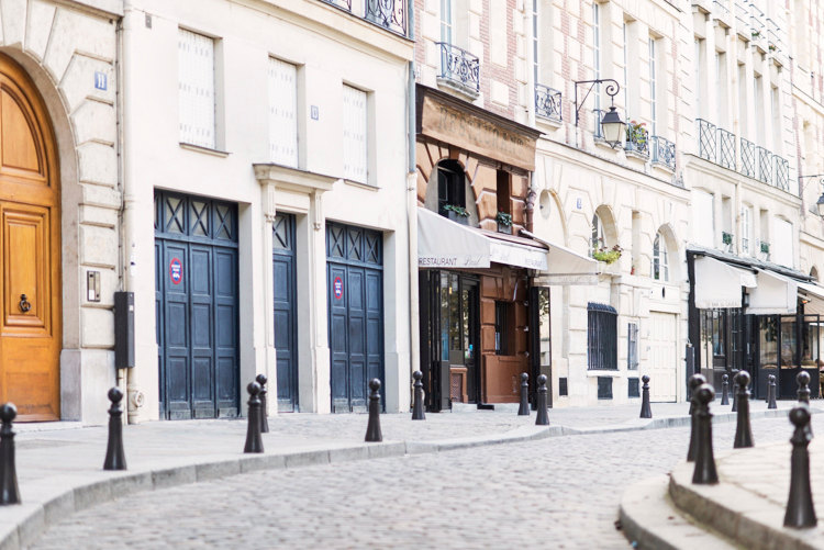 Paris pictures, Sunday on Place Dauphine (horizontal), fine art photography print