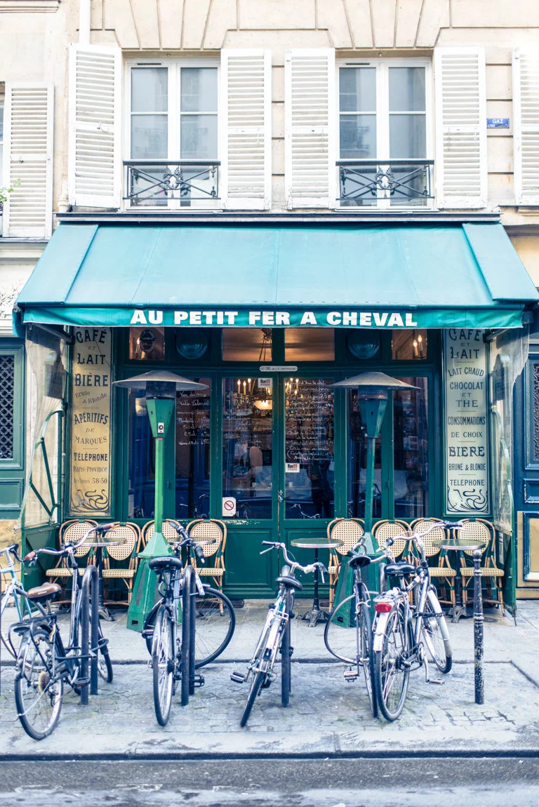 Paris pictures, Au Petit Fer a Cheval cafe in the Marais