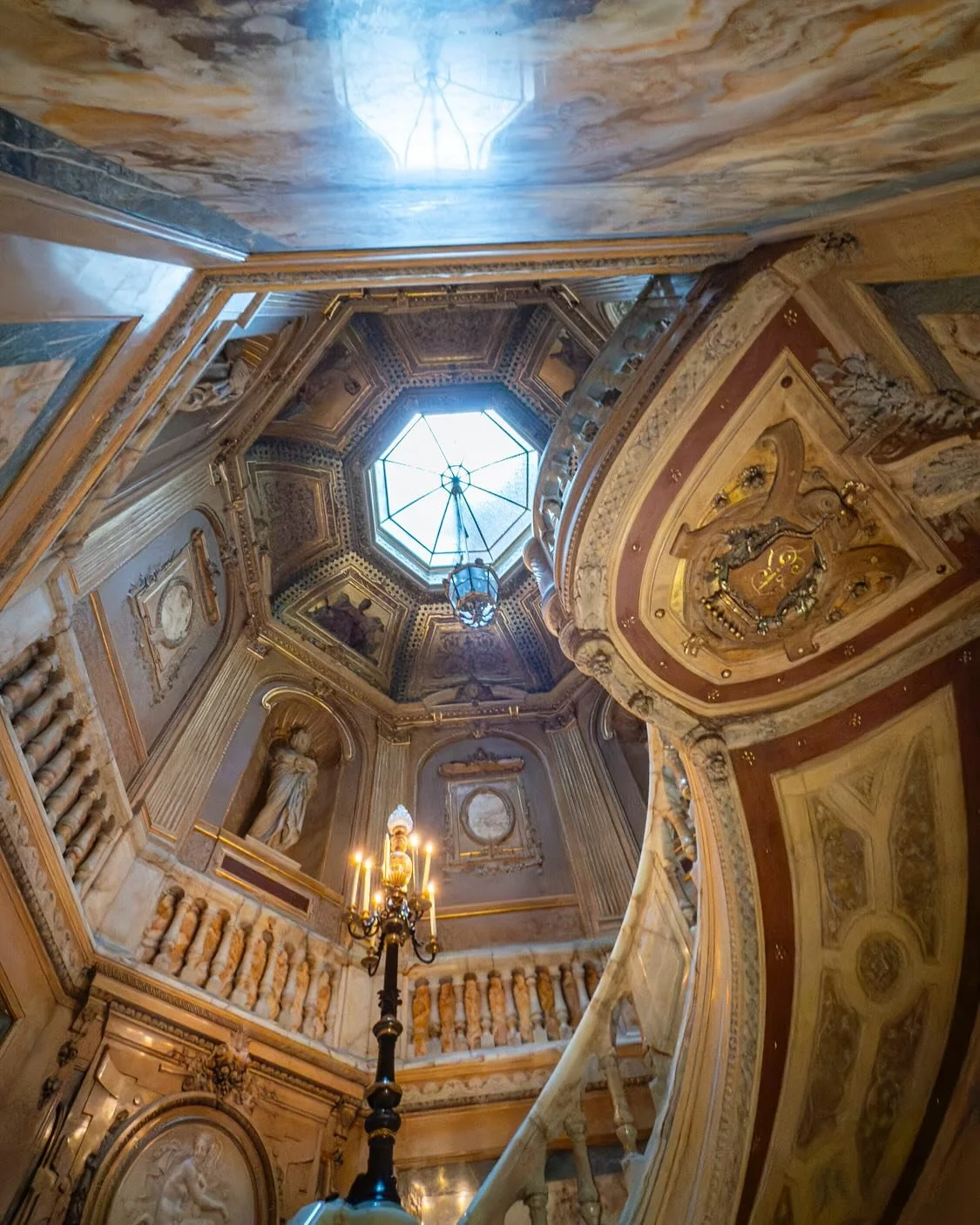 As promised, we have posted a detailed description of the H&ocirc;tel de la Pa&iuml;va with a lot more photos in Le Journal (link in bio, or just go to parisianmoments.com and Journal). We also have a sale in the parisianmoments.com shop &ndash; 20% 