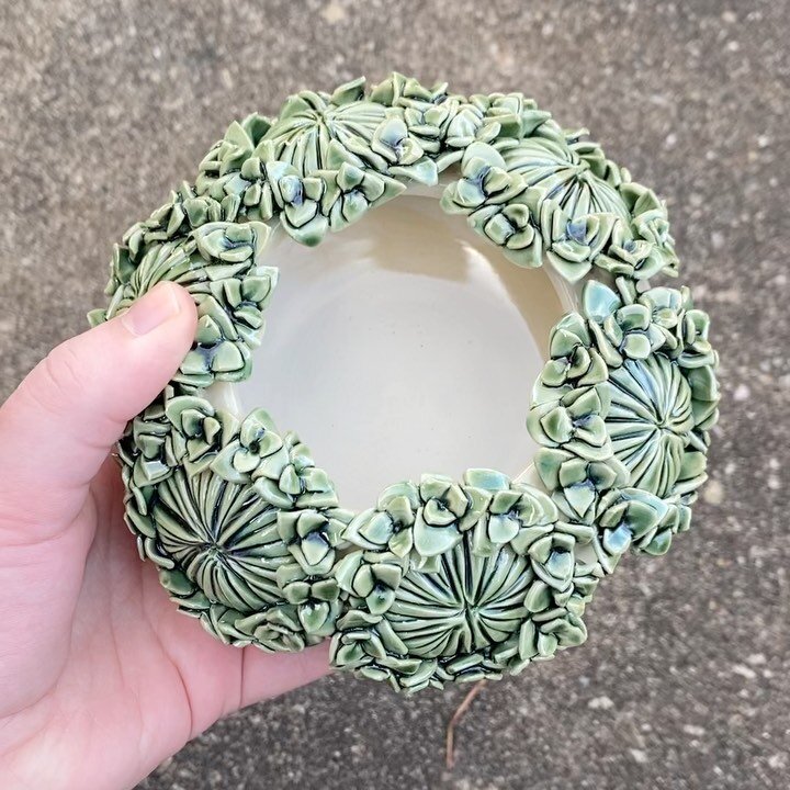 I&rsquo;ve got this cute little bowl available if anyone in the Austin area is looking for last minute gifts 😄. It&rsquo;s $70 and I&rsquo;m happy to deliver or arrange a pick up if you are in the Austin area. DM me if you are interested. I can deli