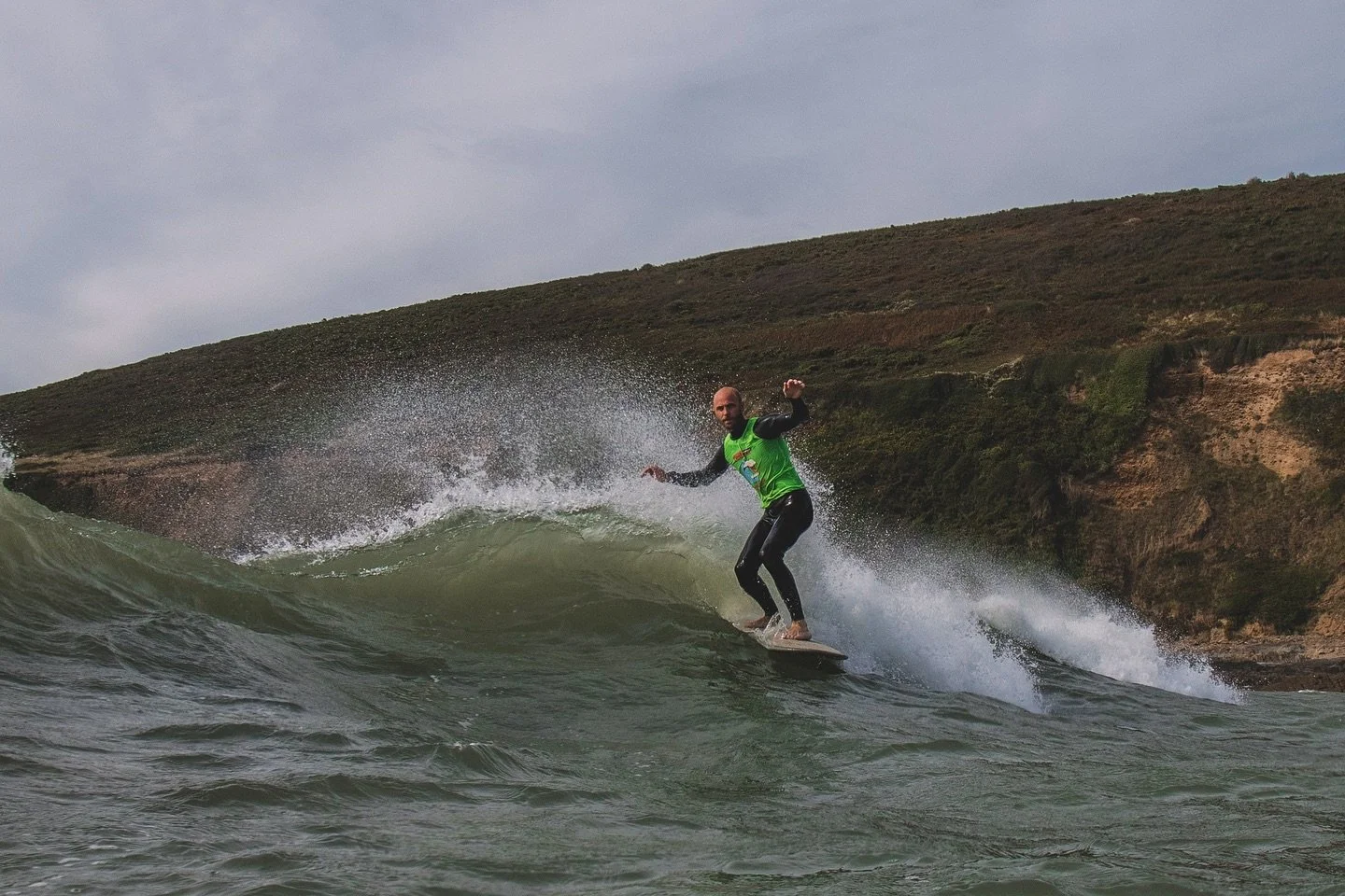 Things got wild 🌬️ but that didn&rsquo;t effect @benhowey1988 &bull; The Most Critical Slide award by @tcss goes to Ben for navigating his way through any offshore battered wave with style and noserides, navigating lips, whitewater and the odd clean