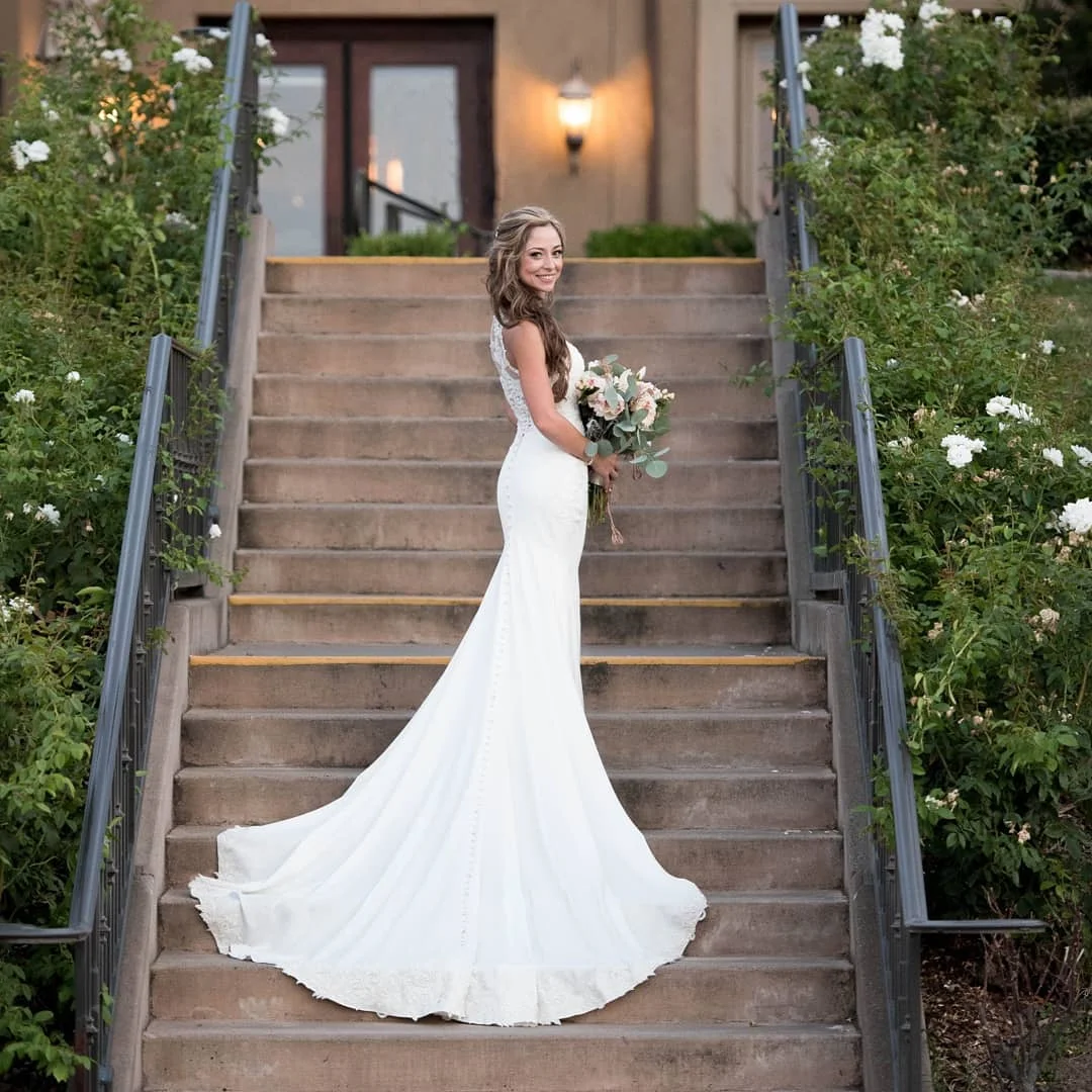 Photo: @savvykayphotography Flowers: @madisonavenueflorist Makeup: @makeupaimeek Venue: Scott’s Seafood on the River | @scottsseafood Dress: Stella York | @missstellayork