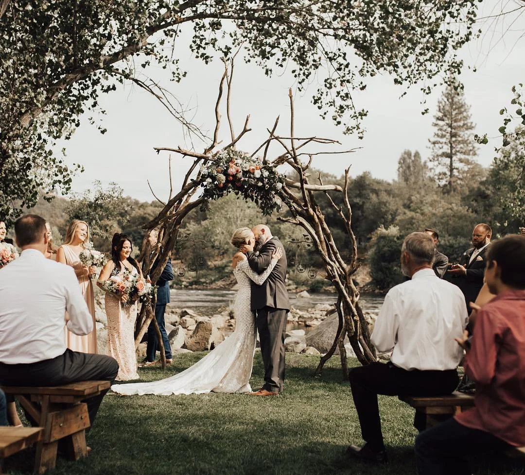 Photo: Katie Palin | @katiepalin Venue: Coloma Resort | @coloma_resort Dress: Calla Blanche | @callablanchedress