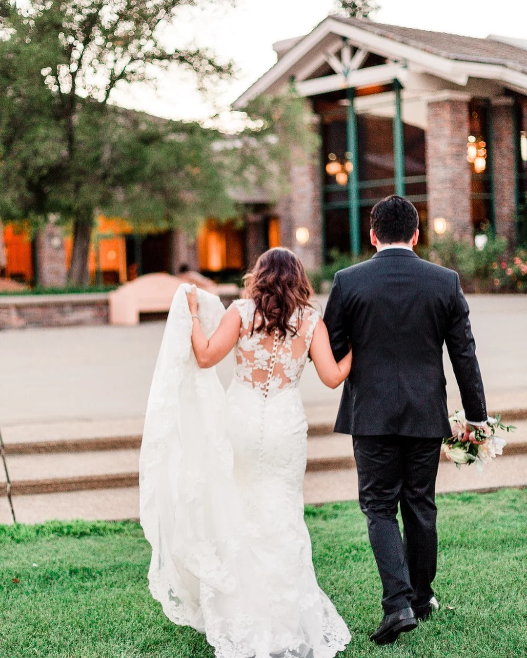 Photo: Sarah Schweyer | @sarahschweyerphotography Dress: Allure Bridals | @allurebridals