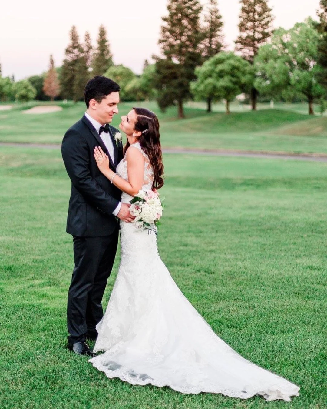 Photo: Sarah Schweyer | @sarahschweyerphotography Dress: Allure Bridals | @allurebridals