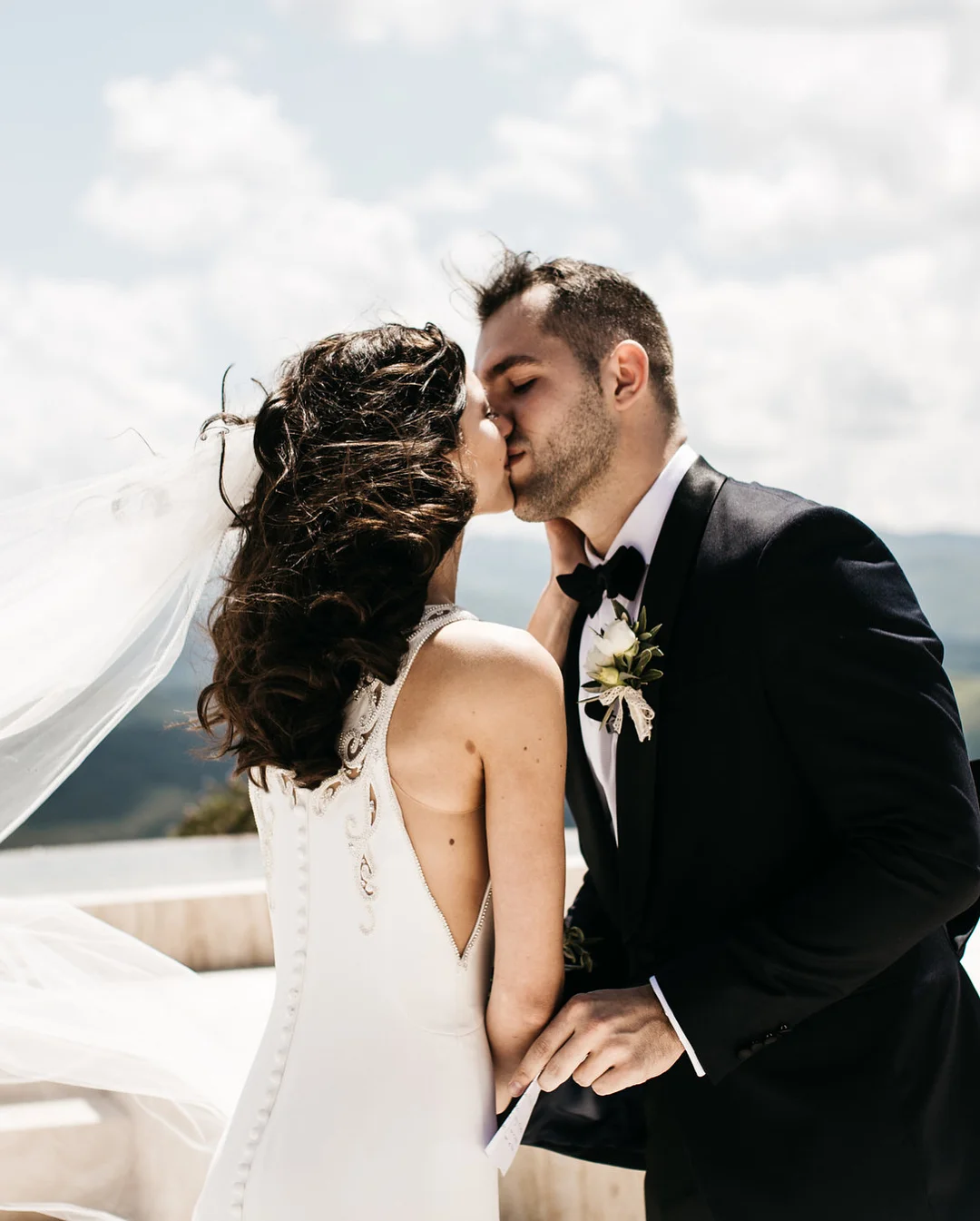Photo: Wianda Bongen Photography | @wiandabongenphotography Dress: Pronovias | @pronovias