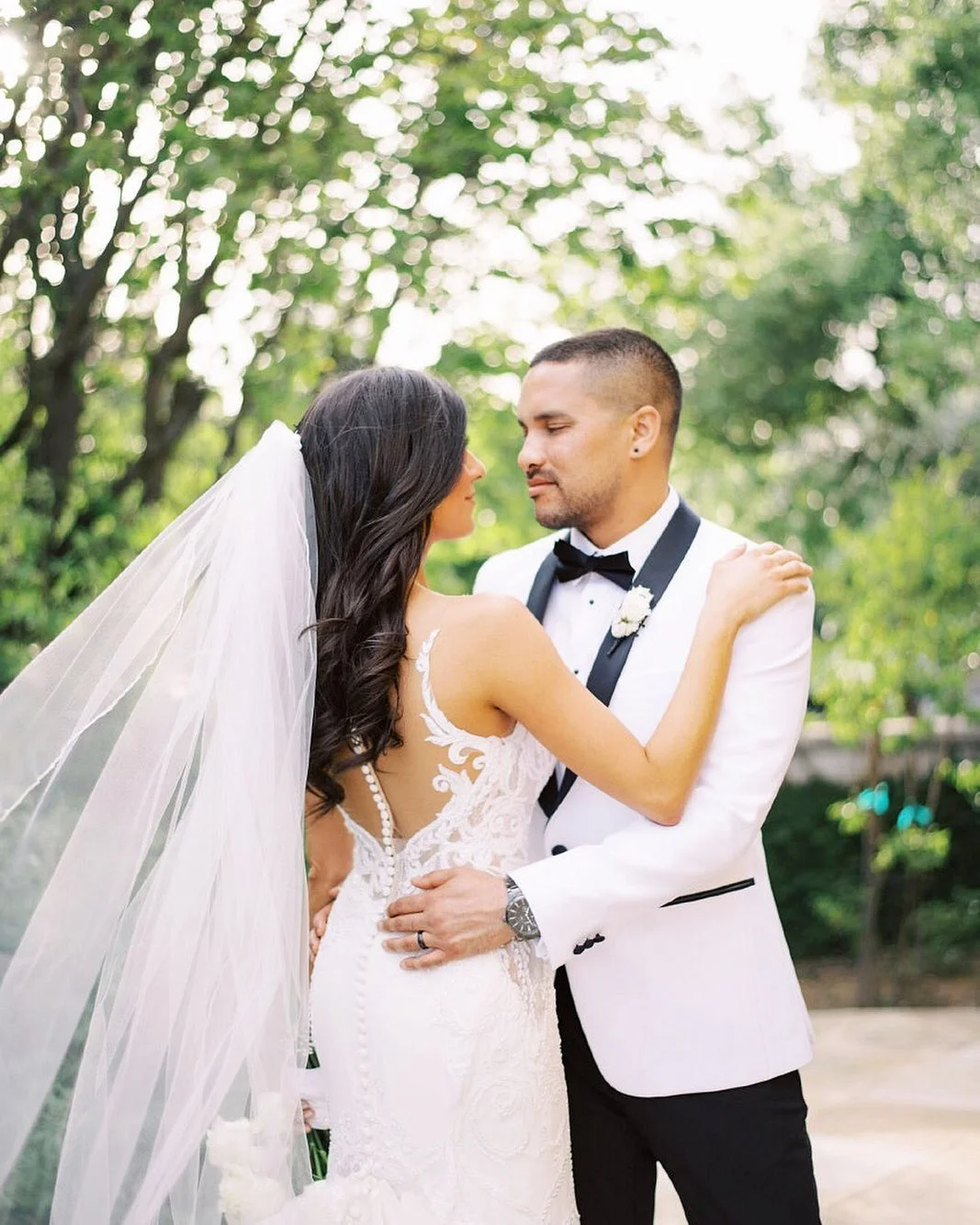 Venue: Arden Hills Dress: @MartinaLianaBridal @bridetobecouture
