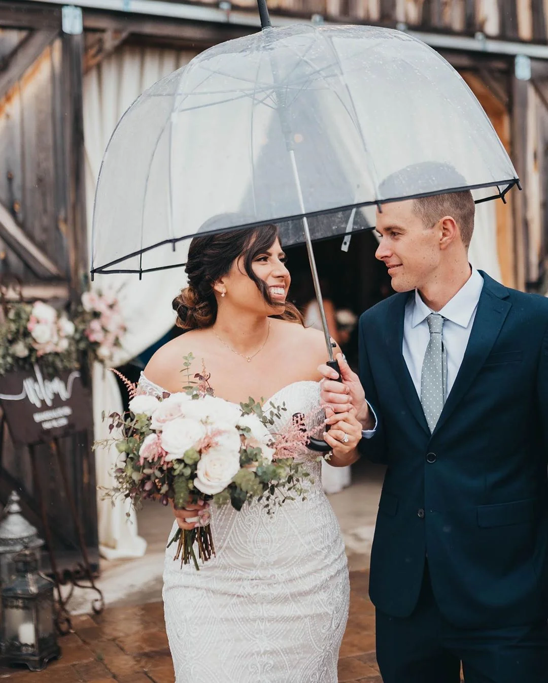 Photo: @_sjwphotography Venue: @amadorcellars Dress: @morileeofficial @bridetobecouture MUA: @alexadiasmakeup Hair: @beautybybrittanydunne