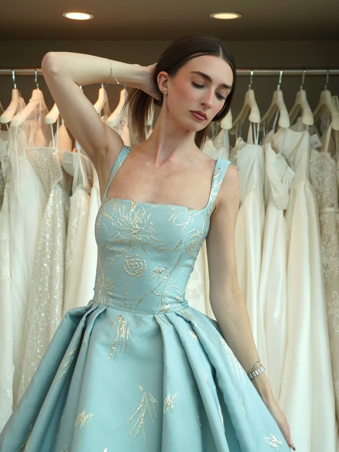 Our @elizabethleebridal trunk show is officially at Bride To Be Couture! Tomorrow is the last day to try on these beautiful couture gowns! Book now with the link in our bio or call us at (916)972-8223!👰🏻&zwj;♀️

#elizabeth #elizabethlee #bridal #br