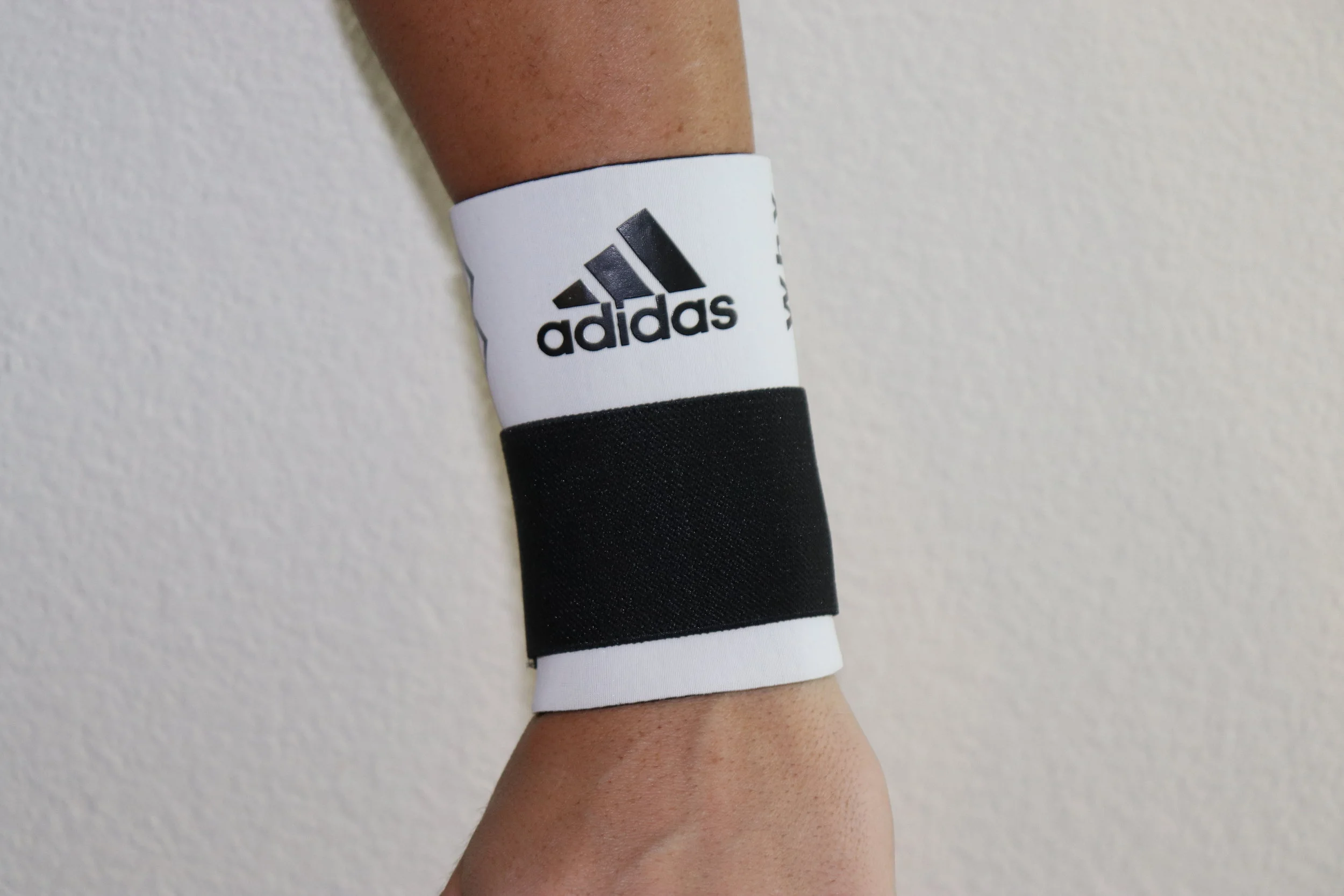adidas wrist support