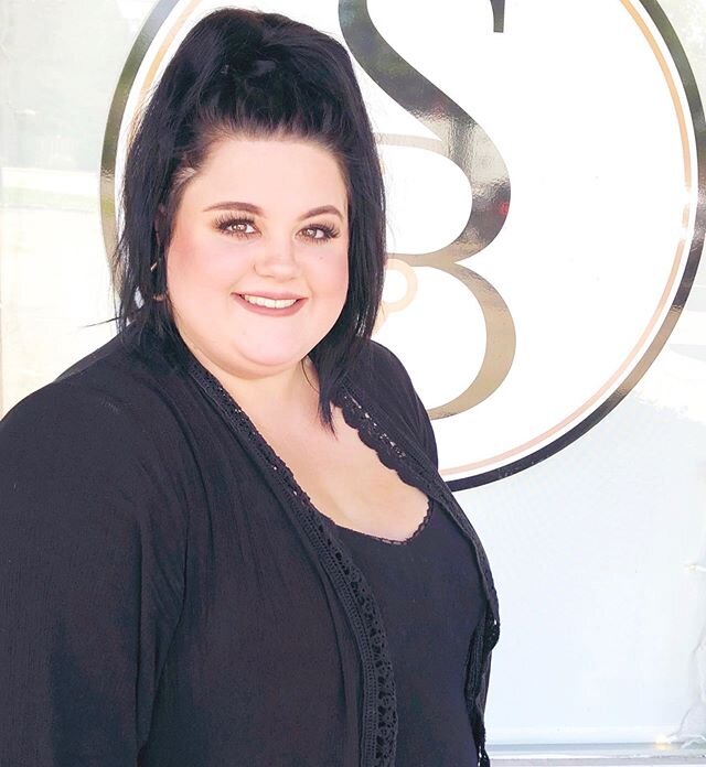 MEET KAYLEIGH! &ldquo;Hey you guys, my name is Kaleigh and I am new to the Sugar &amp; Bronze team!
So far I have had the best experience, and I can&rsquo;t wait to have more!
I have been sugaring for almost 6 years. 
My favorite is brow shaping!
In 