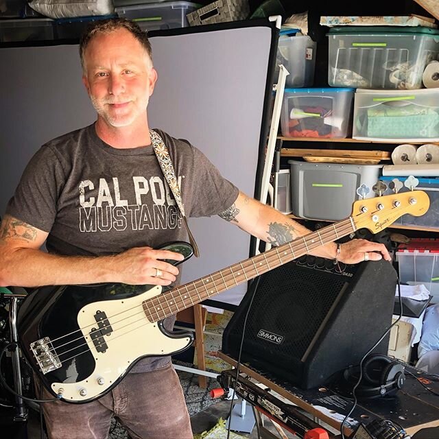 Every Father&rsquo;s Day for the past 11 years, like clockwork, Jen yells out &ldquo;BASS SOLO&rdquo; and there&rsquo;s not been a dang thing I could do about it. Until today. 🔥💨❤️🔥💨❤️
Jen got me one of the old, heavy and well made @fender P-BASS