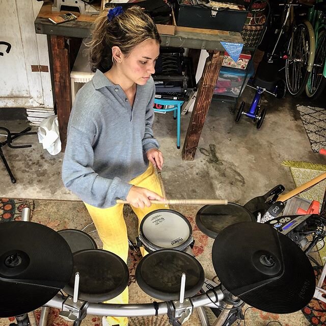 Then the day came when the girl-child took to the drums for the first time and nailed a strong 4/4 beat within a few minutes. Probably because of the teacher, I&rsquo;m sure 🤪 🥁 🥁 
#drums #drummer #drumming #roland #vdrums #music