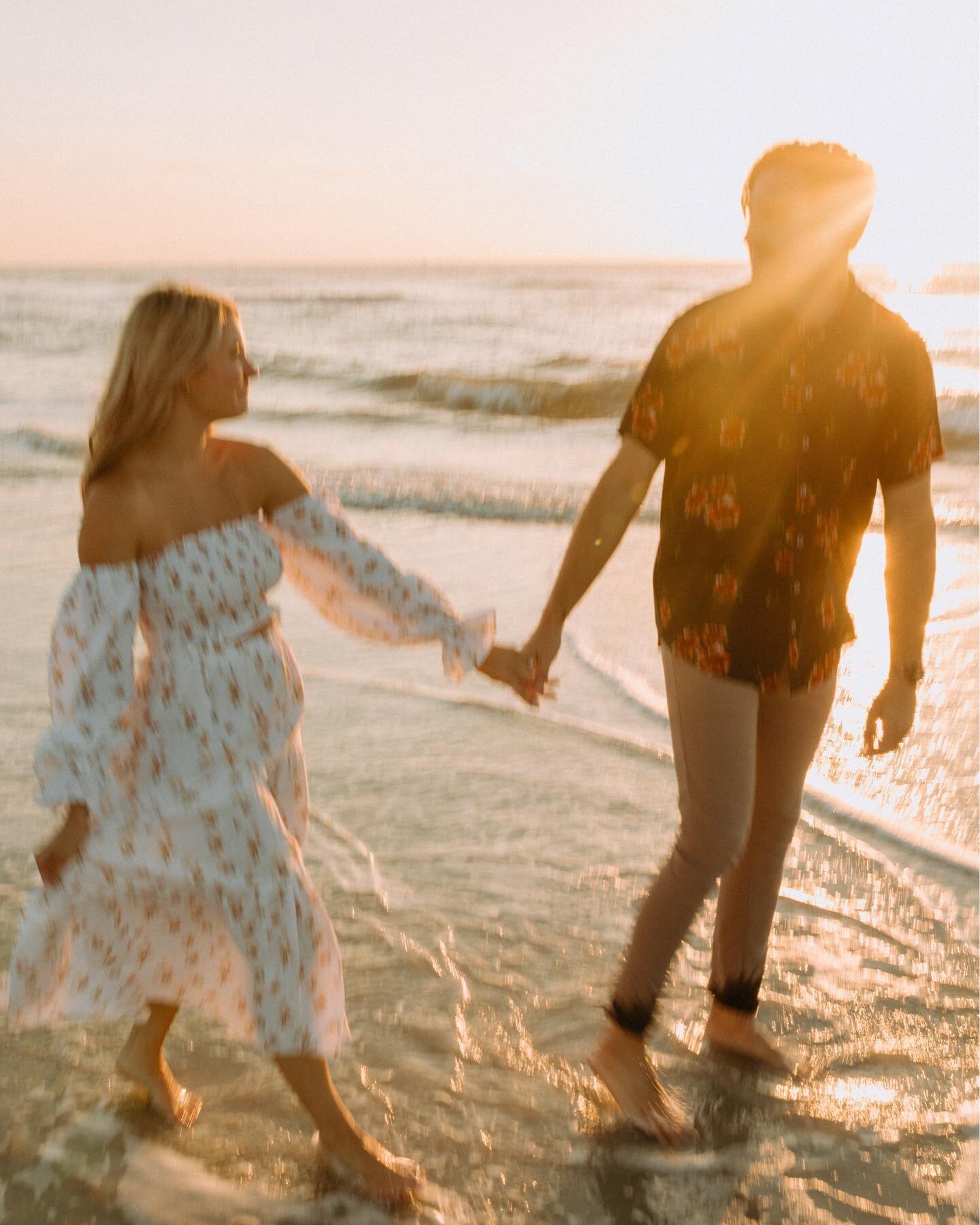 MAKE YOUR ENGAGEMENT SESSION YOU!!!! I love encouraging my couples to weave a piece of their story into their sessions and, together, curate memories that mean something. Rachel + Ryan loOoOove spending their days at the beach, biking around their ne