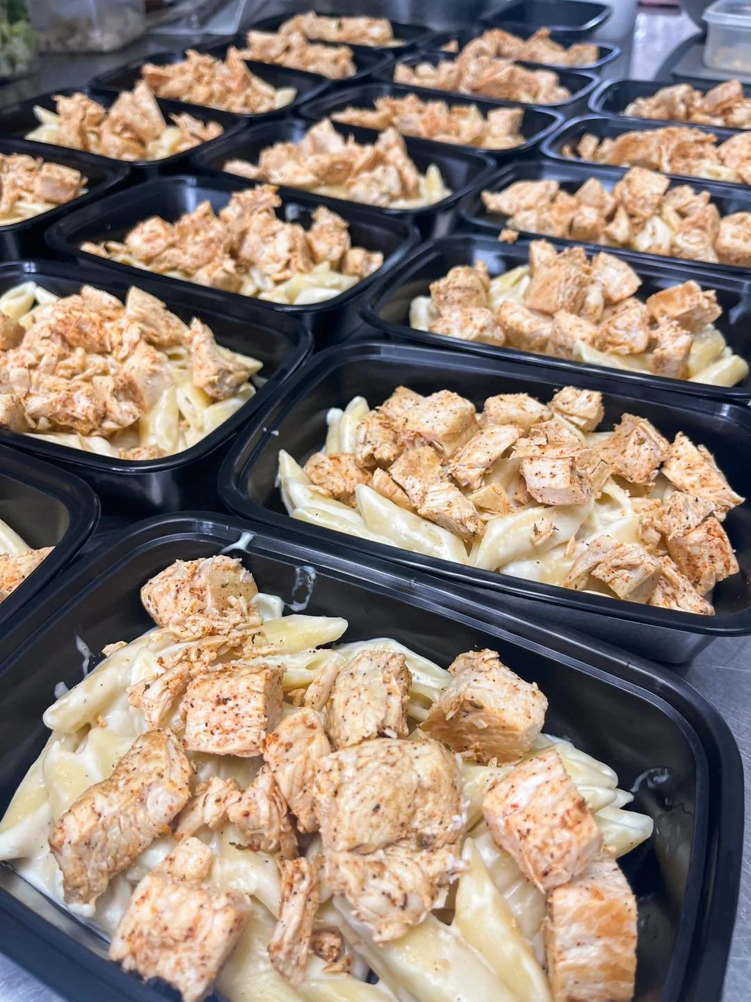 Blackend chicken with roasted alfredo.jpg