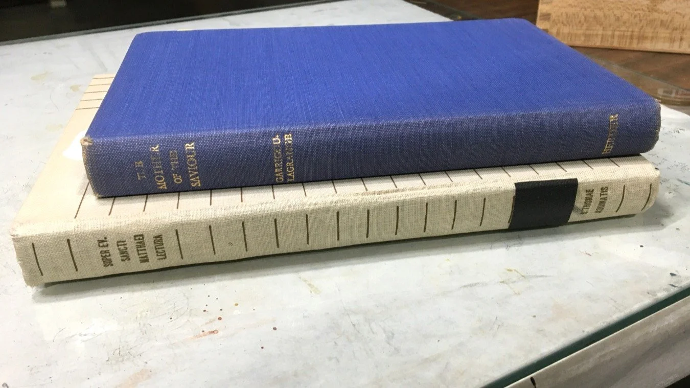 The return of old friends, old masters for Autumn (re)reading. What is on your nightstand? Any other 𝘛𝘩𝘰𝘮𝘪𝘢𝘴𝘵𝘢𝘦 𝘳𝘶𝘴𝘵𝘪𝘤𝘪?

+pax
&mdash;&mdash;&mdash;&mdash;&mdash;&mdash;&mdash;&mdash;&mdash;&mdash;
original art and prints available o