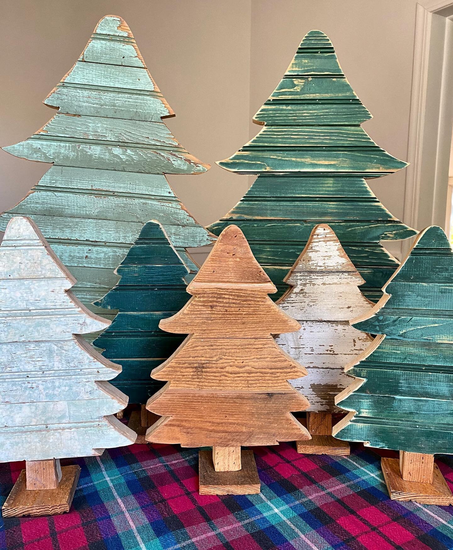 Come see us tomorrow at the Swamp Rabbit Cafe Mini Holiday Flea. We will be debuting these new petite Christmas trees along with a few new surprises. Local and handmade items make the best holiday gifts! #SmallBusinessSaturday
🎅🏼 Swamp Rabbit Cafe 