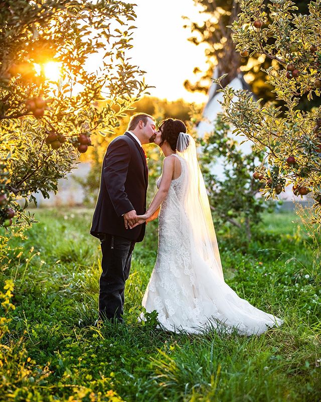 Normally, when I drive home from after a wedding, there is a particular shot in my mind that I&rsquo;m most excited to look at.  Last weekend&rsquo;s wedding was so freaking amazing, that I was a little overwhelmed at where to start and what to post 