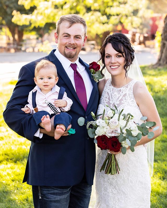 Such a beautiful family 😍
.
. 
#coloradowedding #wedwestslope #grandjunctionweddings #iamgj #visitgrandjunction #westslopebestslope #coloradonationalmonument #gjco #gofruita #grandjunctionphotographer #grandjunctionwedding #coloradomountainwedding #