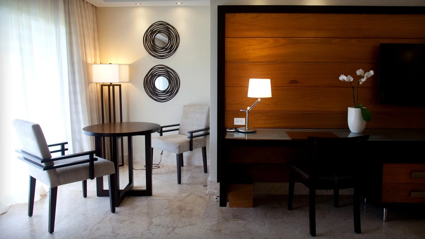 hotel-rooms-elite-suite-seating-area-1350x760.jpg