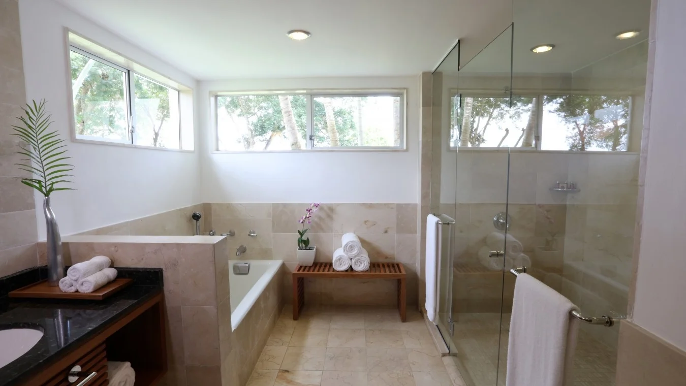 ELITE-BALCONY-BATH-GARY-1350x760.jpg
