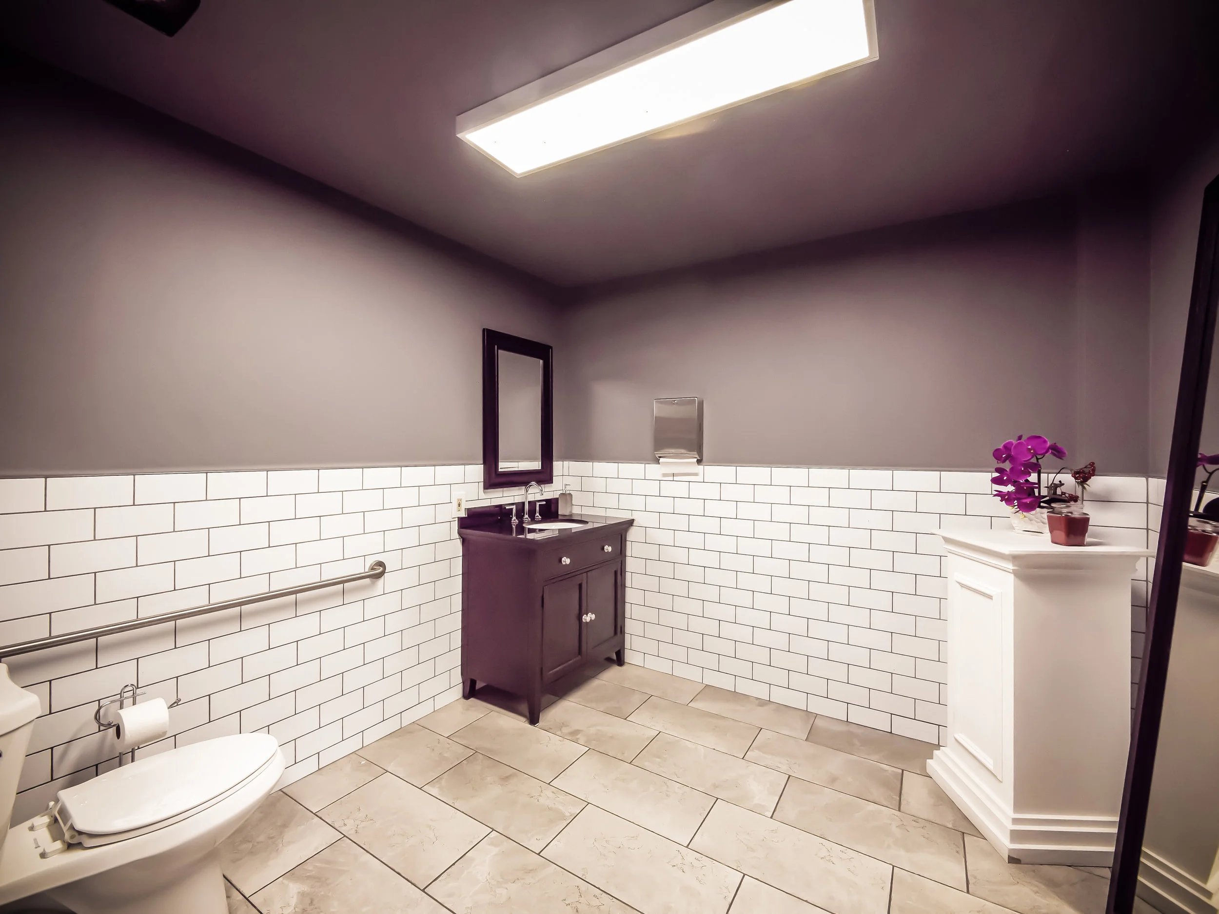 Brick House Studios LA- Warehouse Space Bathrooms