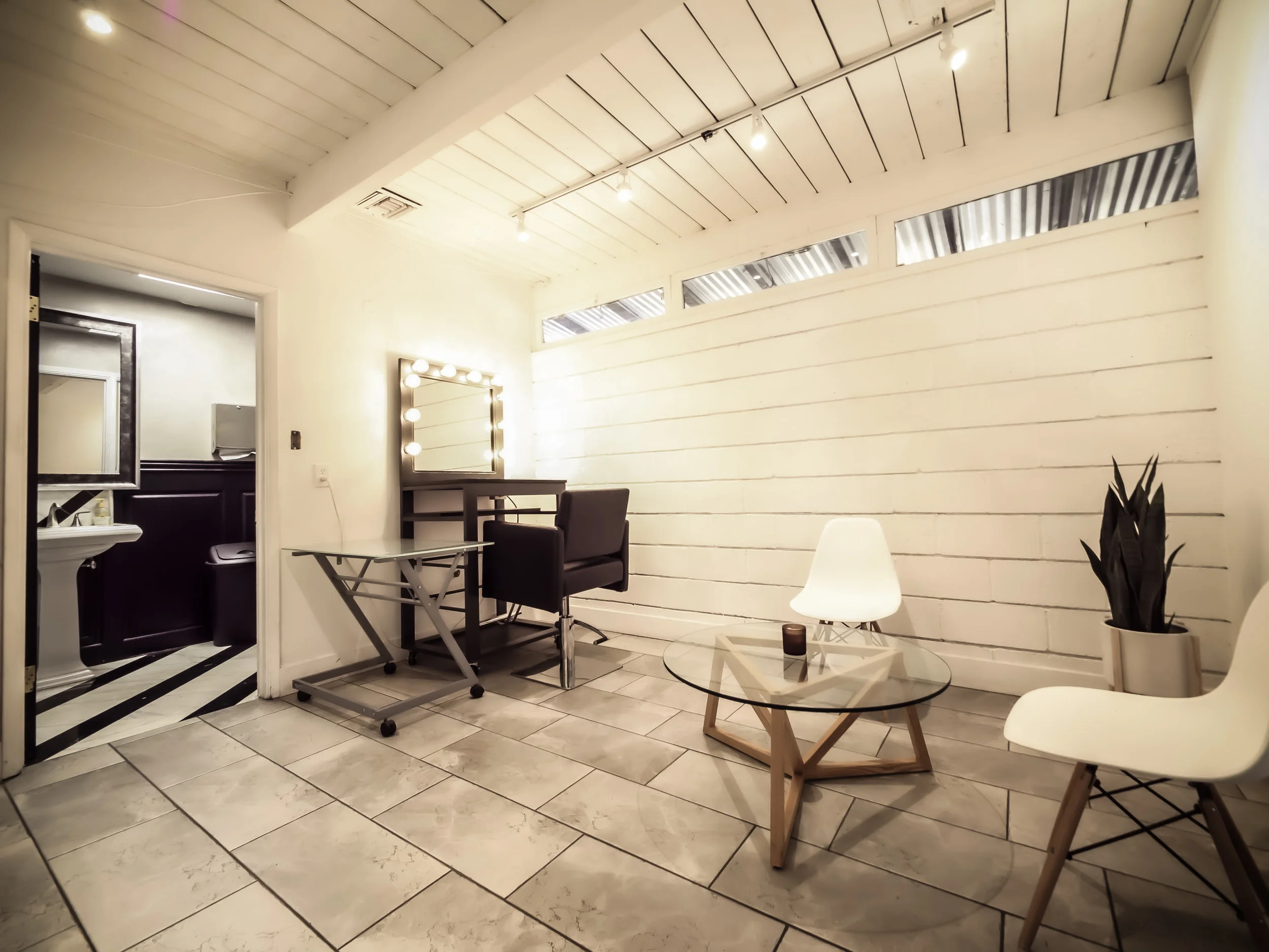 Brick House Studios LA- Greenroom #2