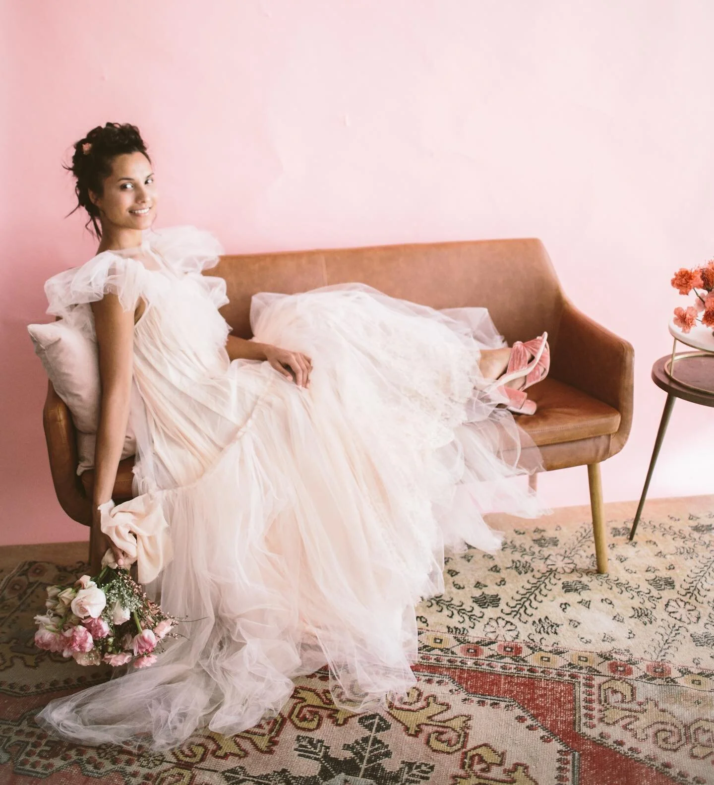 Valentine&rsquo;s inspiration to kick off your weekend! Hope it&rsquo;s filled with love!

Photo: @alyssamcelhenyphotography / styling + coordination: @laurenkosterevents / florals: @cass_and_jeanflowerco / hair: @kj_and_hairspray / make-up: @chandla