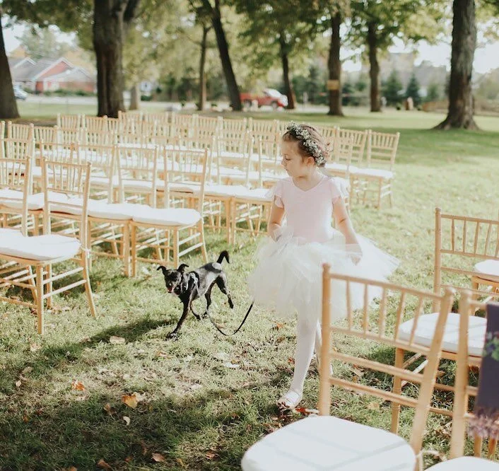 Happy first day of March! Spring is around the corner. There is still so much uncertainty in the upcoming wedding season, but the thought of warmth, sunshine, togetherness and safe celebrations is filling my heart. ⠀
⠀
Photo: @kathydaviesphotography 