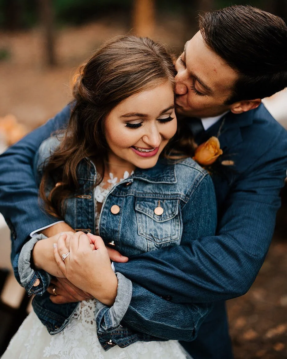 Finally posted Taylor and Joe&rsquo;s intimate @airbnb wedding! These two amazing humans had to pivot from their original plan to have an intimate wedding with about 20 of their closest friends and family. They rolled with it and we used the awesome 
