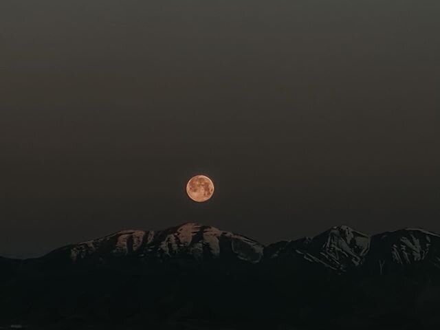 Full moon setting over the Wasatch Front this morning 🌕🏔