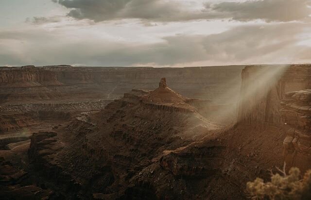Light rays over the canyon