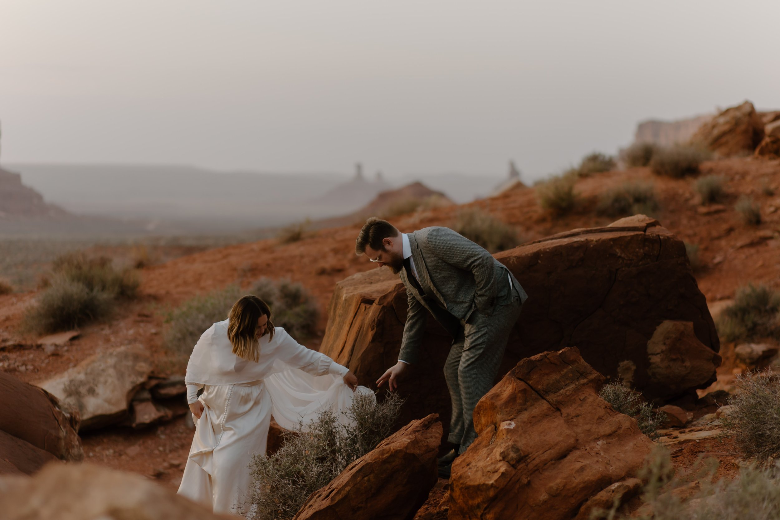 couple eloping in monument valley in utah