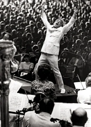 Bernstein conducting the Boston Symphony in a performance of Mahler’s “Resurrection” Symphony at Tanglewood, in 1970.