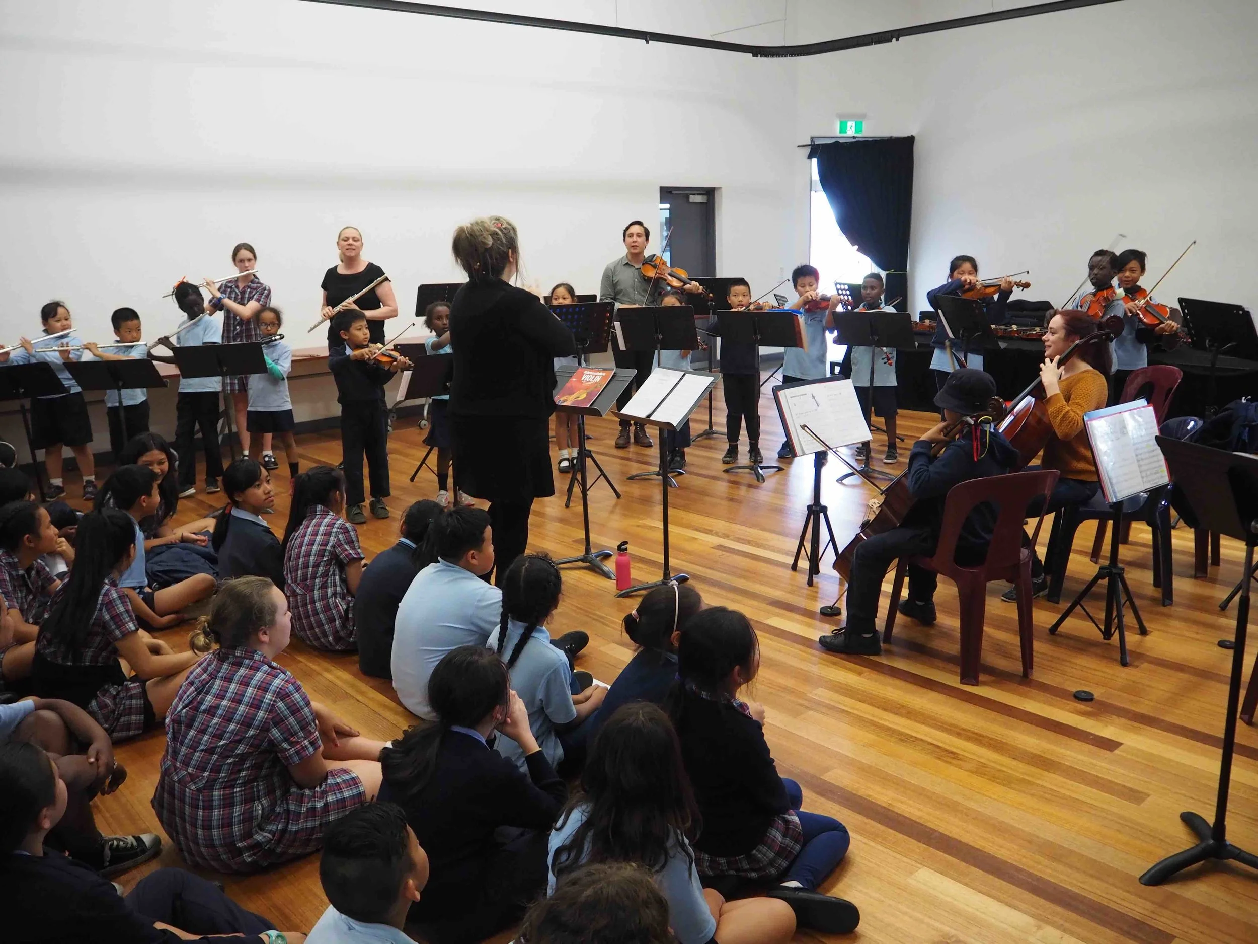 Rossini flutes, clarinets & strings all performing together.