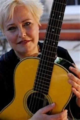 Lindsay Tomasic photo-filtered.jpg