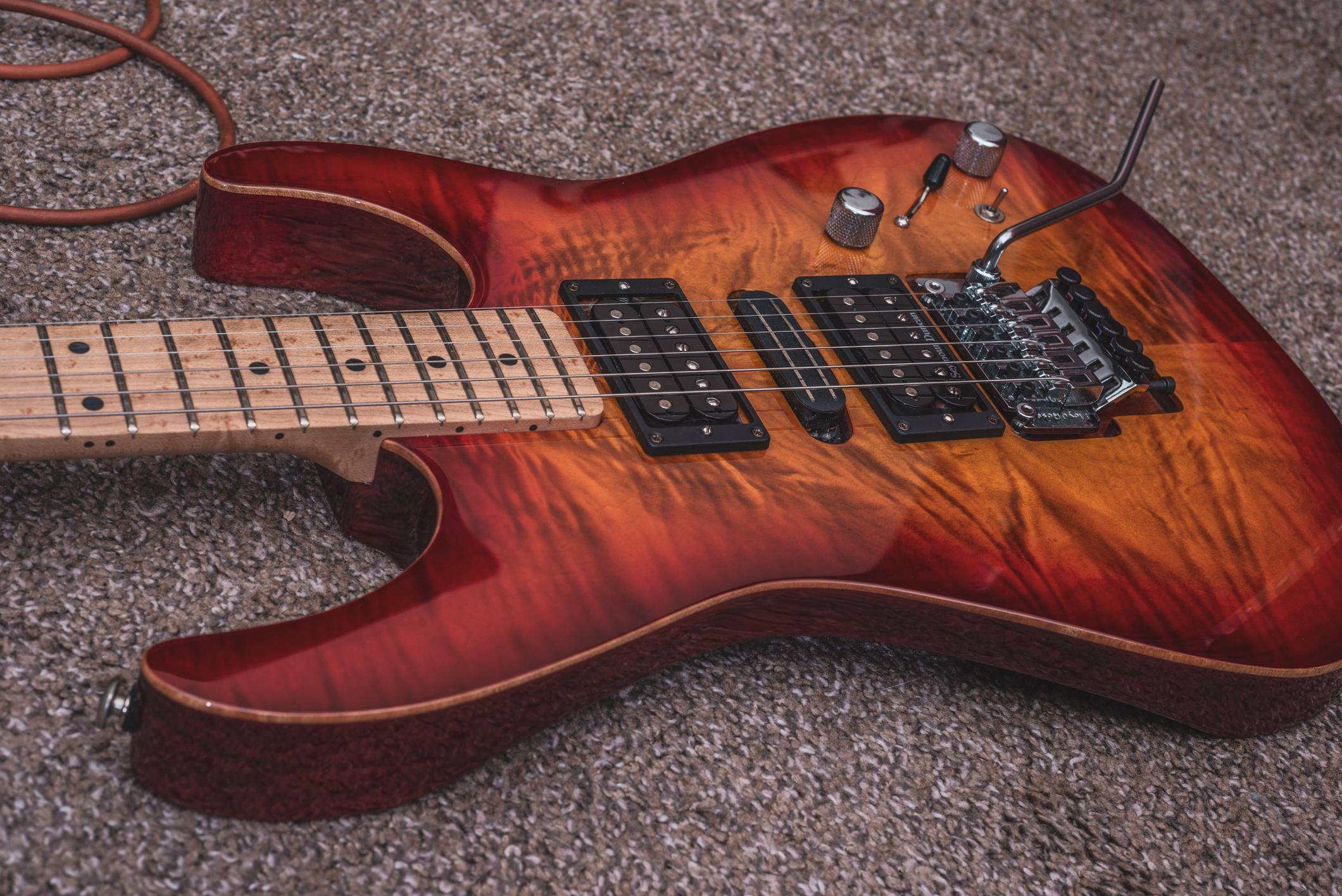 The body has natural edge binding around the maple top.