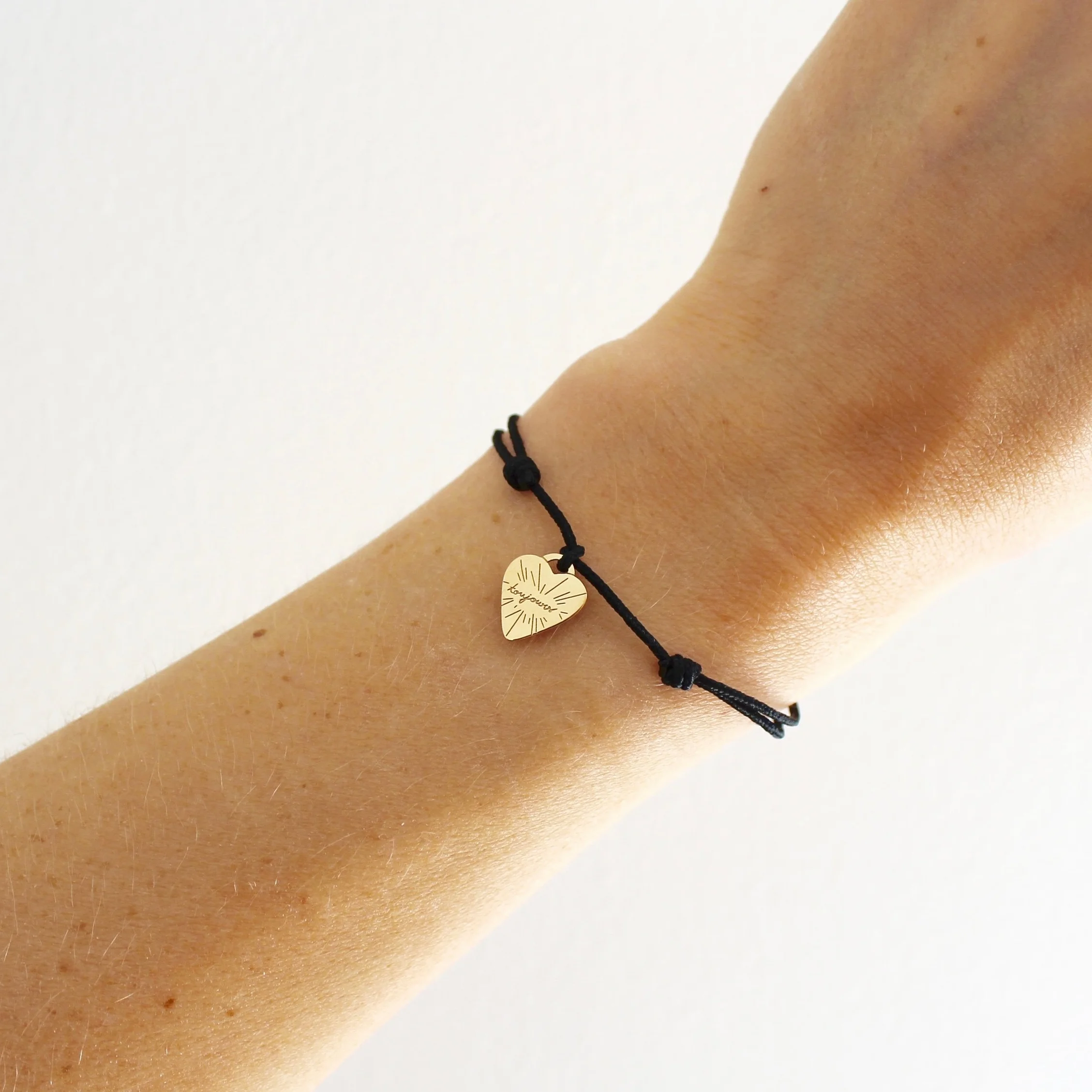 Poinçon22xBalzacParis-bracelet-collaboration-or-jaune-18-carats-cordon-noir.jpg