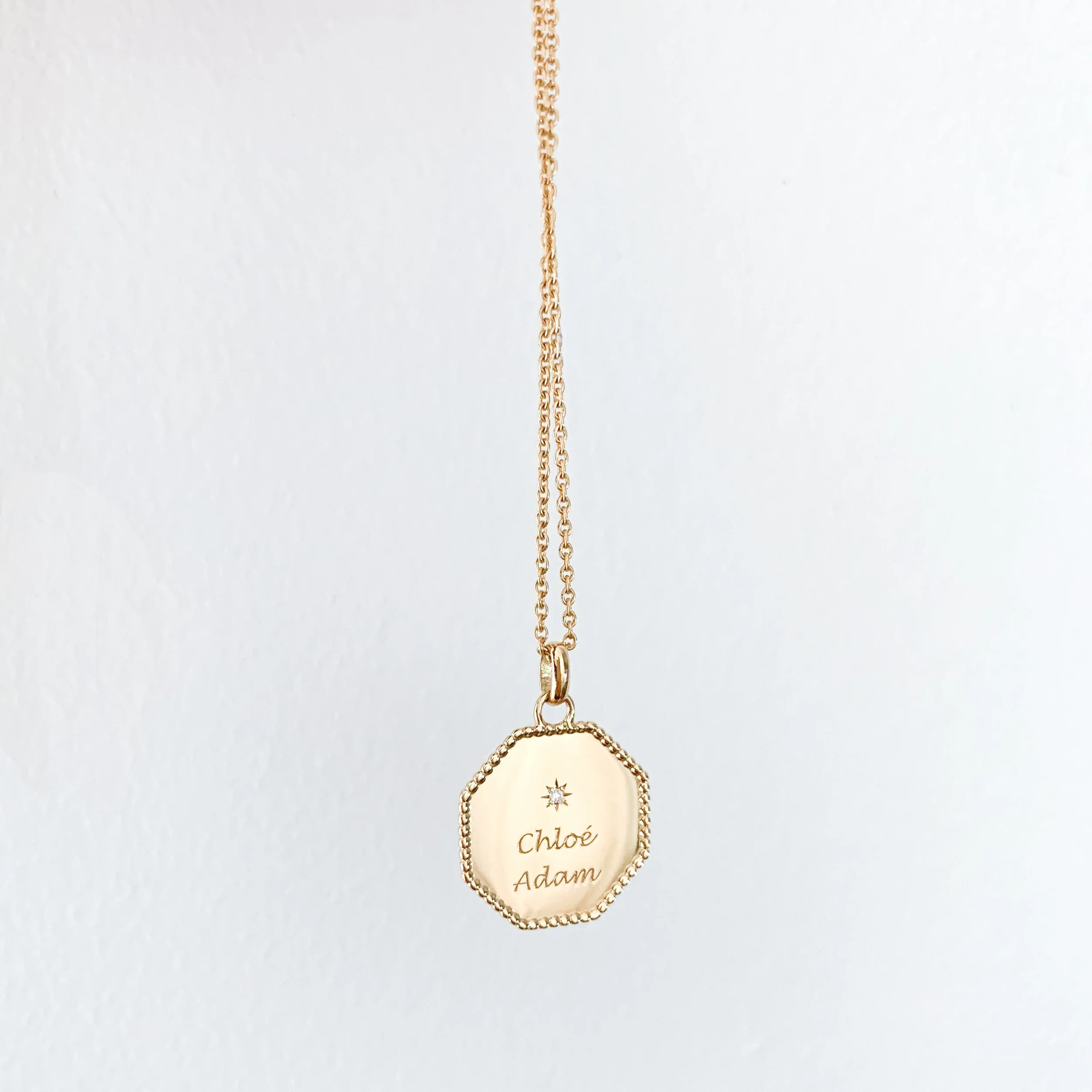 Poinçon 22 médaille femme or 18 carats personnalisation