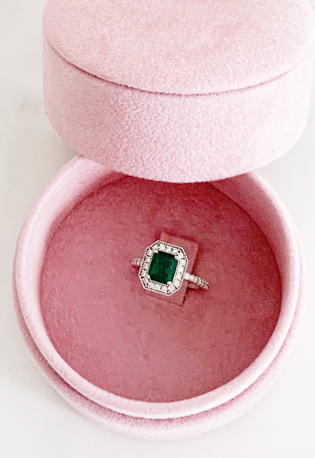 Custom-made ring - 18k white gold and emerald
