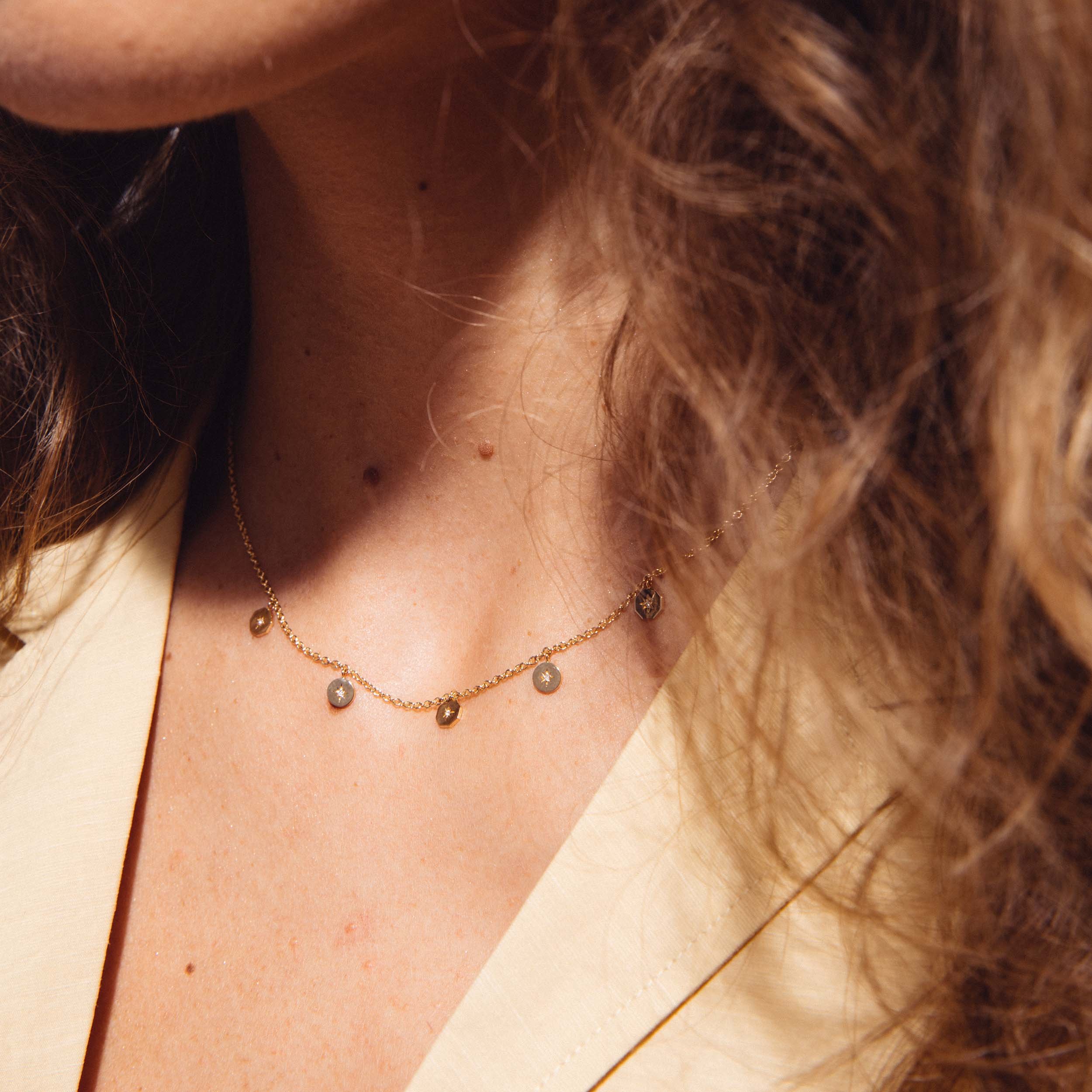 Collier Éternité personnalisé or 18 carats 5 médailles diamants Poinçon 22