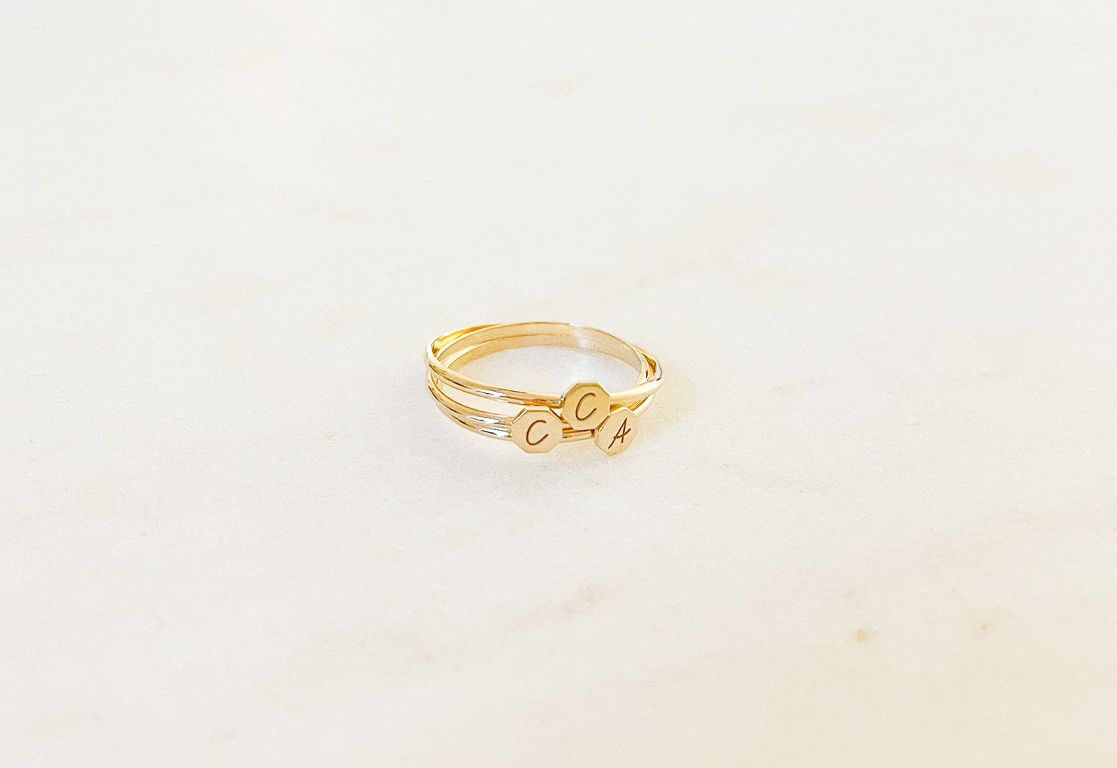 Initiale personalized rings in 18K yellow gold