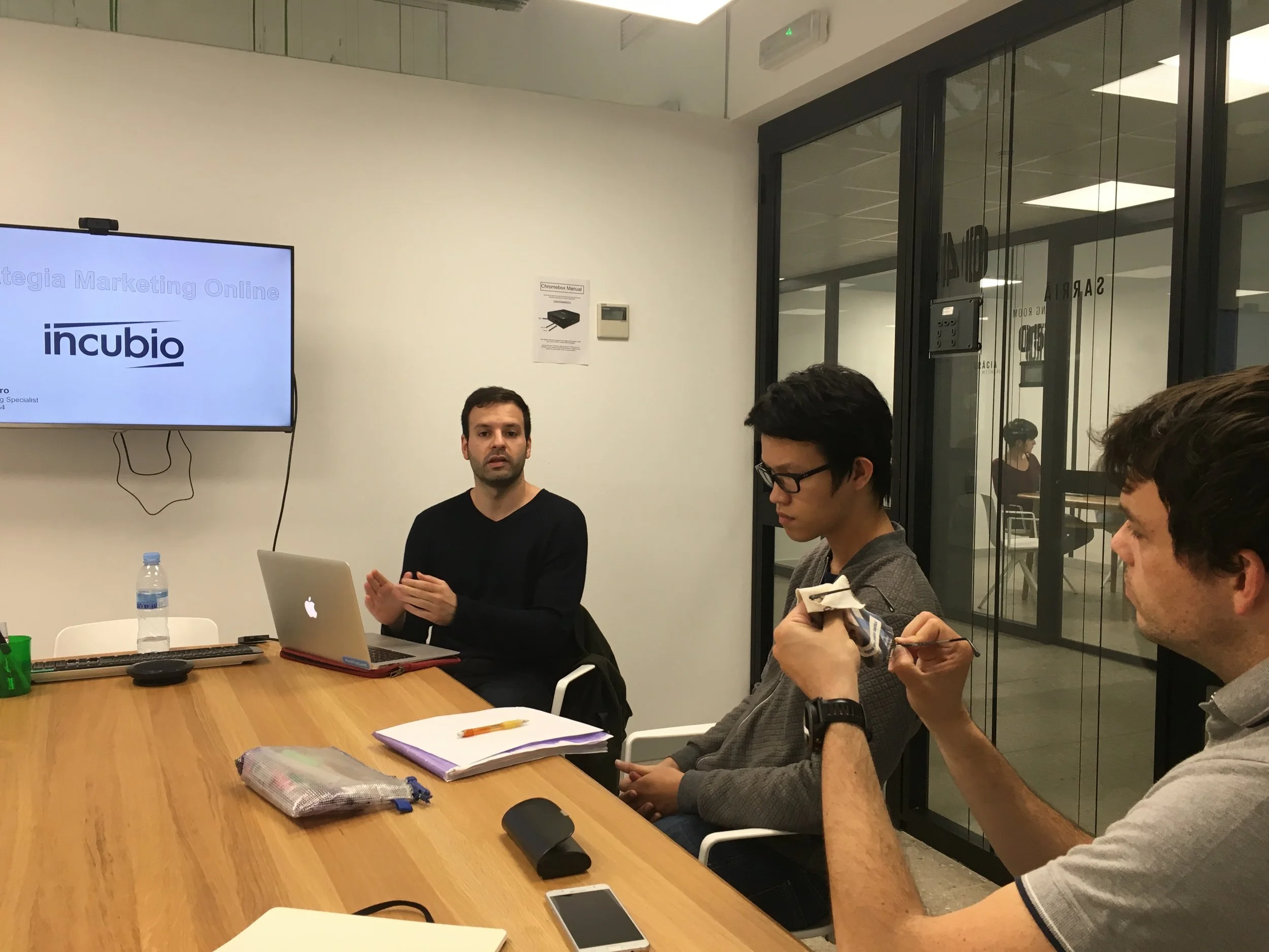 Tailormade Support Hands on and tactical support with 1:1 office hours and customized mentoring from drone industry experts