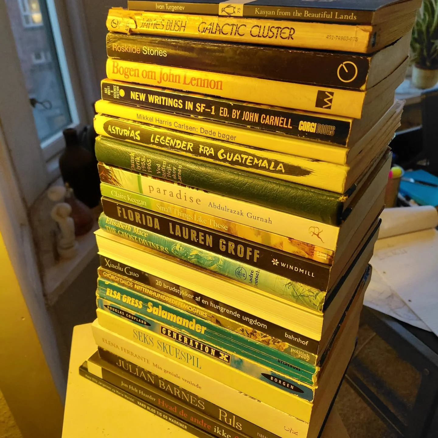 I november blev det til denne stak, der is&aelig;r er rig p&aring; noveller og kortformer 🙂

Nobelpristagere:

Miguel &Aacute;ngel Asturias (Guatemala, 1967)
Abdulrazak Gurnah (Tanzania, 2021)

#l&aelig;sning #nobelpristagere #noveller