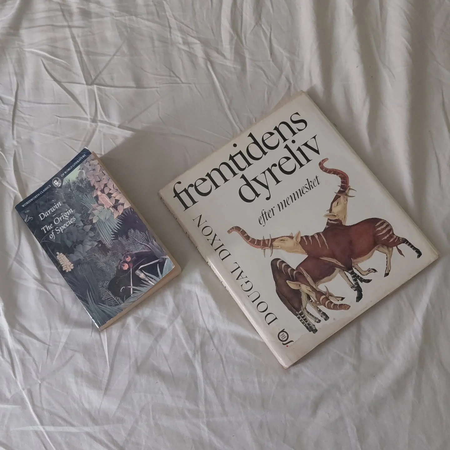 Omkring klokken 09 i morges blev jeg f&aelig;rdig med Darwins The Origin of Species (1859). Mit eksemplar k&oslash;bte jeg i 1999, da jeg l&aelig;ste til l&aelig;rer i Vordingborg, og siden har det bare ventet i reolen. Det var en god l&aelig;seoplev