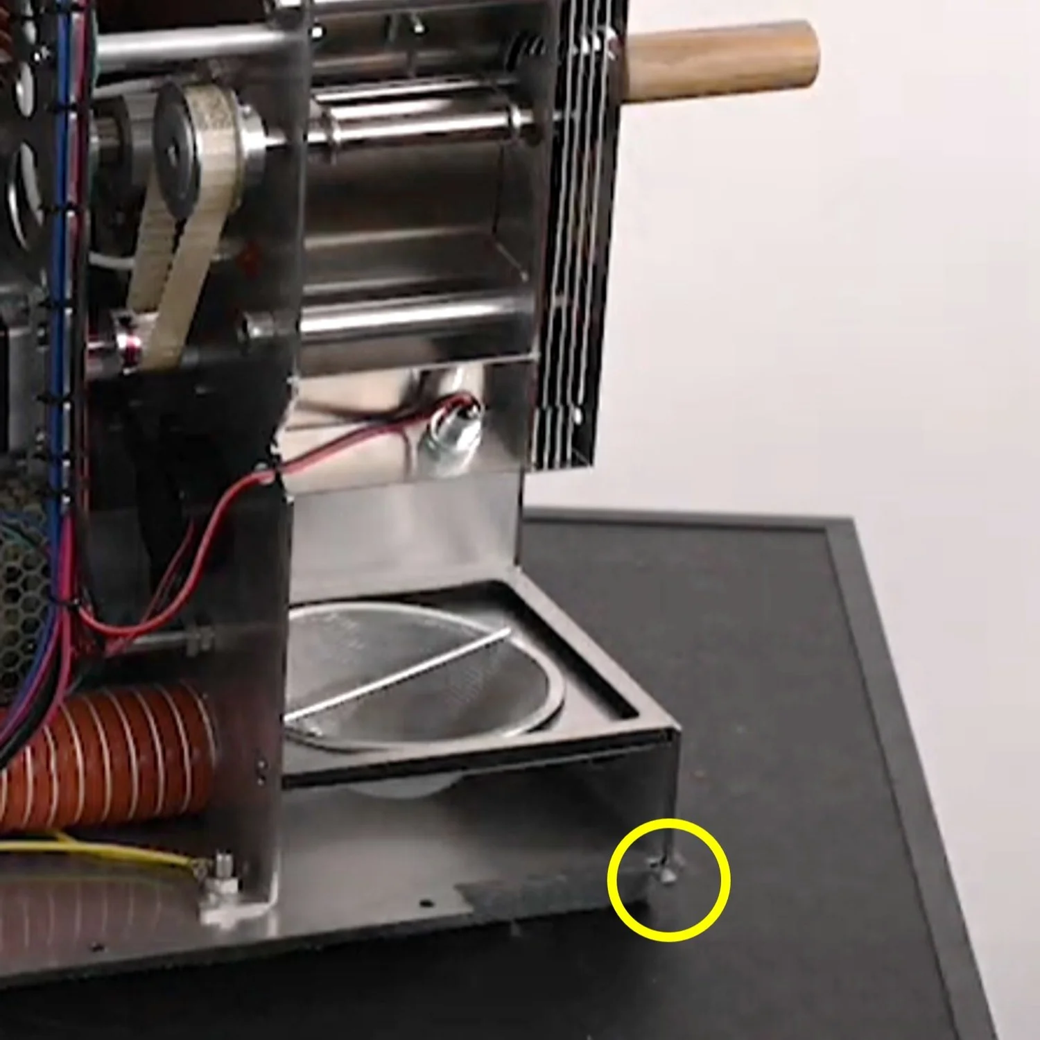 How to remove and install side panels — ROEST