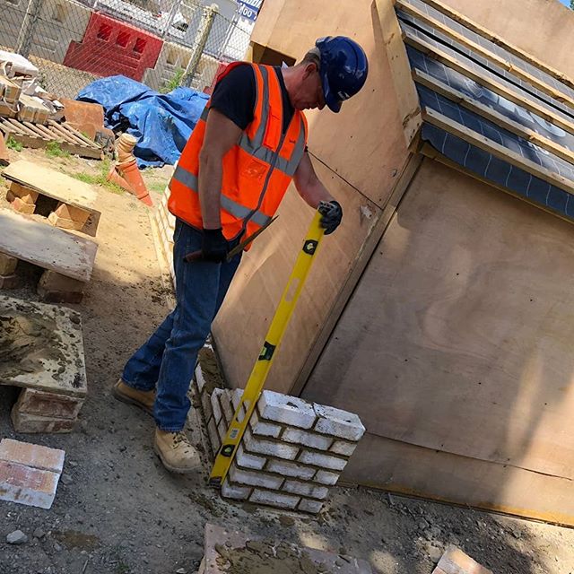 Setting out stretcher bond brick cladding in preparation for our Southwark School Construction Challenge taking place in July 2018 #scscconstructionchallenge2018 #gettrainedinconstruction #bricklaying